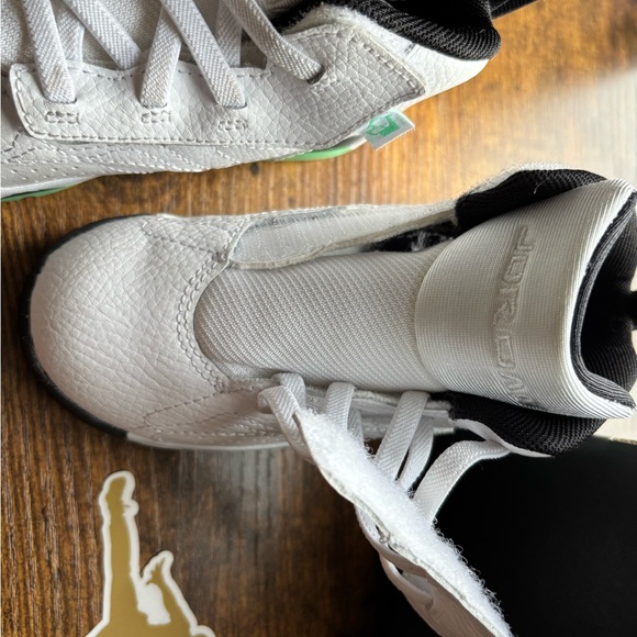 Jordan MVP TD Shoes - White with Green Highlights - Picture 6 of 9